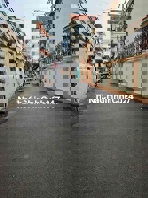 Cc bán nhà 2 tầng, hơn 90m nở hậu đã tách làm 2 sổ mặt tiền 6m, đg 6m