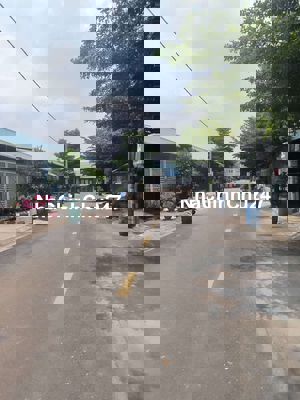 Nhà cấp 4  đường trước nhà 7m KDC đông đúc. Cơ sở hạ tầng đầy đủ.