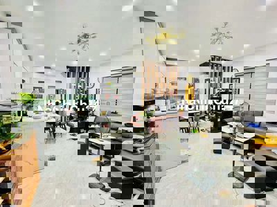 Vip Hào Nam, lô góc, ngõ thông, nhà nở hậu, 45m 5 tầng giá 12.4 tỷ