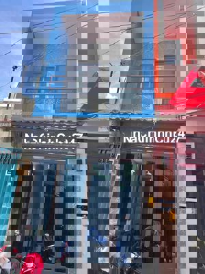 nhà hẽm 1 trệt 1 lầu 2pn 2wc nhà trống mới sẵn , chính chủ