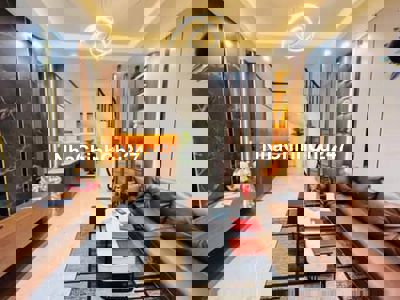 Nhà Đẹp Gần Đường Lĩnh Nam, Hoàng Mai 30m, 5 tầng, mt 4.6m, 5.8 tỷ.