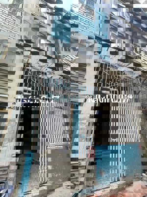 Cải tạo được 9 phòng ngủ từ căn nhà mặt ngõ ba gác thông phố Nam Dư