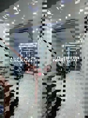 Nhà chính chủ, SHR, khu vực sầm uất, hẻm 8m