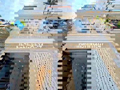 căn nhà trục ngắn ra mặt tiền Công viên làng hoa