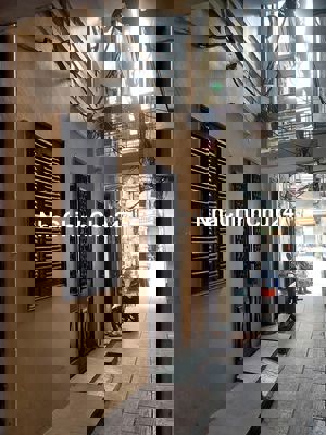 Bán Nhà Cửa Nam - Hai Bà Trưng 30M x 4T, MT: 4M Giá 7,5 Tỷ, 10M ra phố