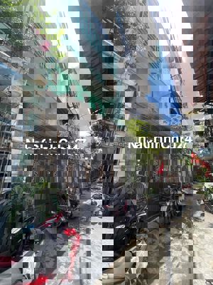 Chính chủ bán nhà 3 tầng 4x10m, hẻm 449HL2 ngay ngã tư bốn xã