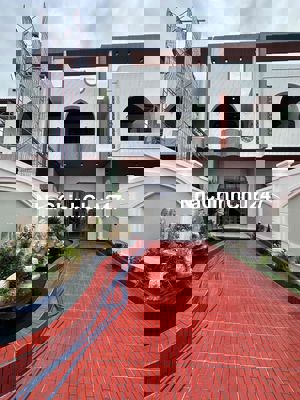 Biệt thự 226m2 full thổ cư đường Liên Xã cách KCN Cầu Tràm 1km