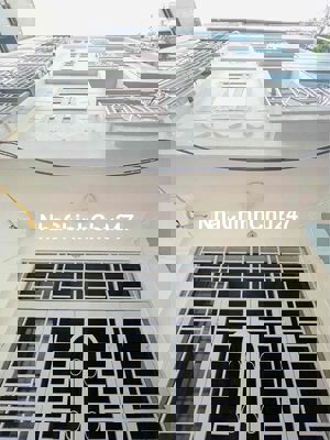 Chỉ 5.4 tỷ bán gấp nhà 34m2 gần oto Lĩnh Nam