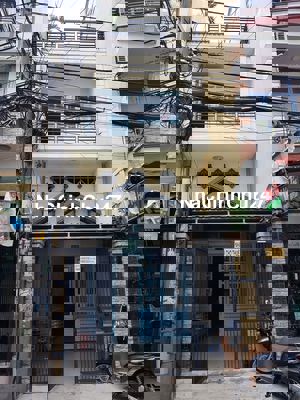 Gă.p trůc tiêp chů nhà