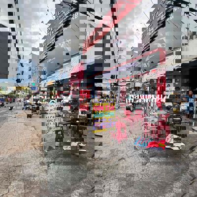 Nhà Đẹp ở ngay cách 20m ra mặt tiền trường chinh,50m chợ HoàngHoa Tham