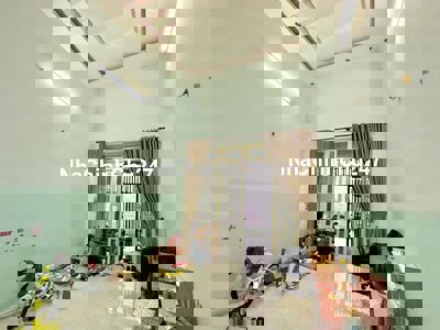 Sổ để NH cần bán GẤP căn nhà 2 tầng đầy đủ công năng gần Vạn Phúc City