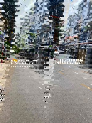 Chủ kẹt bán gấp MTNB Lê Niệm. 4.2 x 17m. Nhà 3 tấm. Giá 9.5 tỷ