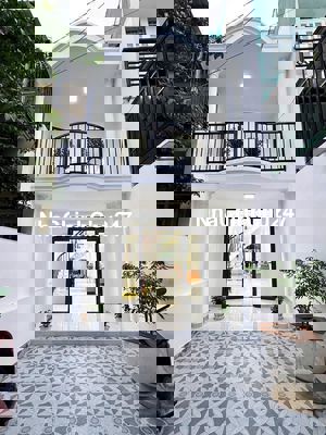 bán nhà 1 trệt 1 lầu , đường hồ bá phấn , Phước long A , gần petro