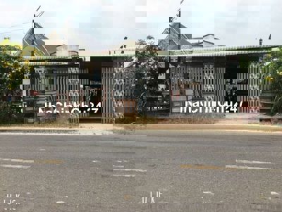 NHÀ MẶT TIỀN TRUNG LẬP