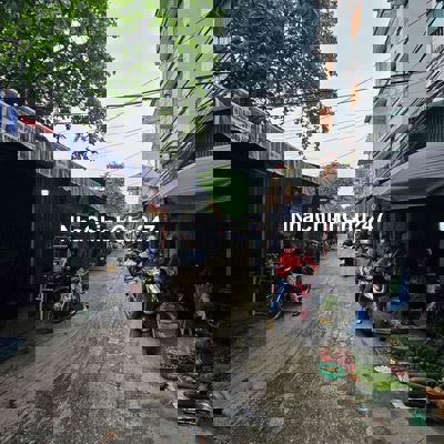 Bán đất tặng nhà, ô tô đậu : 39m2 * C4, mặt tiền 8.5m. Tân xuân