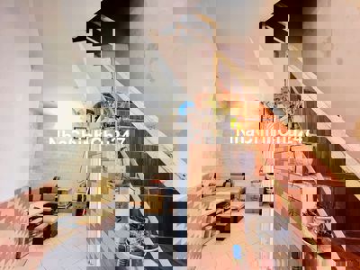 Bán nhà ba tầng ngõ sáu sáu đại cồ Việt cách mặt đường đại cồ Việt 50m