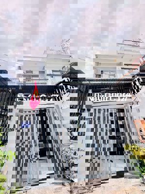 Chính chủ bán nhà shr 4×15  1 trệt 1 lầu 2pn 3wc gần chợ hẻm ô tô