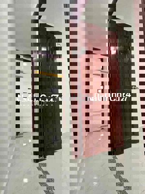 nhà ngay trung tâm chợ