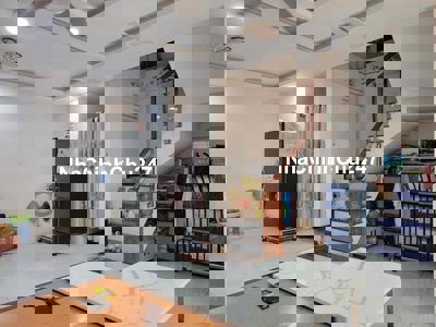 Nhà Ngang 6,8 x10m ( Khu Phan Xích Long- Phú Nhuận)  Giá Tốt