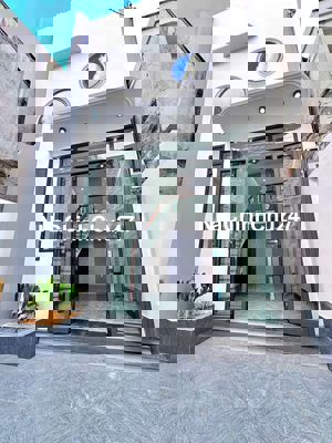 Nhà Ngay Trung Tâm