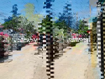 Chính chủ gửi 429m2 đất thổ, có nhà, mặt tiền đường, cách QL50 600m.