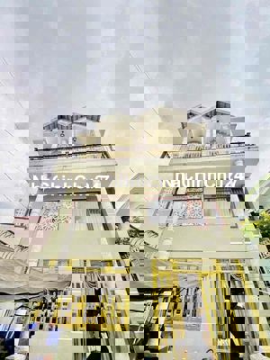 BÁN CĂN NHÀ SÂN VƯỜN 3 TẦNG DIỆN TÍCH LỚN, GIÁ SIÊU RẺ TRUNG TÂM Q7!