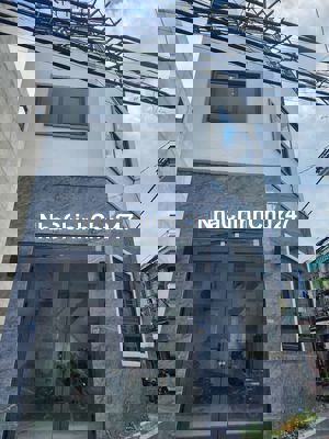 Nhà 1 sẹc Lê Văn Quới đường nhựa 8m, 5x18m 2 lầu đúc,hẻm xe hơi thông