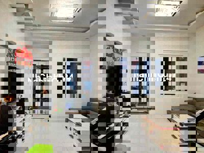 BÁN CĂN NHÀ MẶT TIỀN 3 TẦNG , 4 PHÒNG NGỦ , SÂN VƯỜN ĐẦY ĐỦ