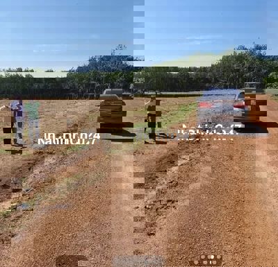 Bán đất mặt tiền đường đất khu Dầu Tiếng. Đất đẹp rộng xe tải.