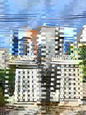 Siêu phẩm, nhà lầu xây mới sổ riêng thổ cư 100%.