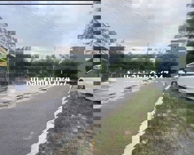 Bán đất mặt tiền đường khu Dầu Tiếng. Đất đẹp rộng xe tải quay đầu.