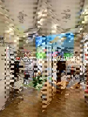 Nhà Ngay Trung Tâm Giá Hạt Dẻ Ngang Đẹp 5,2m Hẻm Xe Hơi 👉 Nhỉnh 3 tỷ