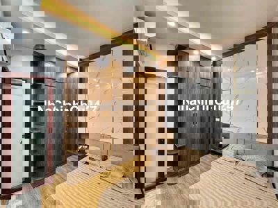 Ngôi sao mới nổi gần Lăng Chủ Tịch 🇻🇳