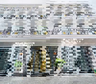 SHR NH 80% Full thổ cư Như hình 100% Đường oto 8m-Bán nhanh - Bình Tân