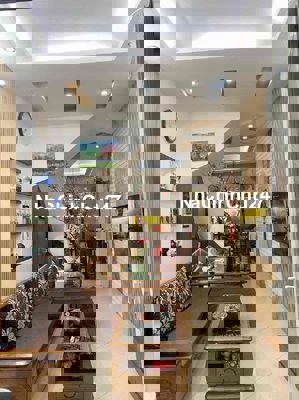 Bán nhà Phố Đê La Thành- Ngõ rộng gần phố- 34m2x 6T dân xây- 7.35 tỷ