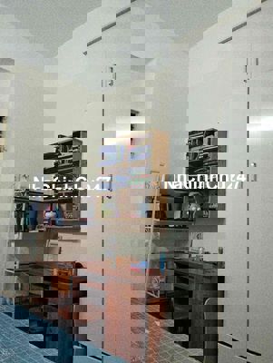 Chính chủ cần bàn chung cư tầng thấp HH4b