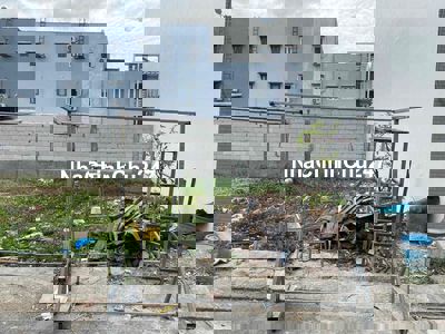 Đất ngang 8m hẻm xe hơi