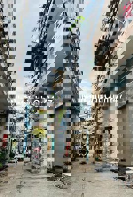 Nhà rộng 3 tầng, cạnh Etown Cộng Hòa.