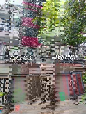 Bán gấp nhà xe hơi ngủ trong nhà