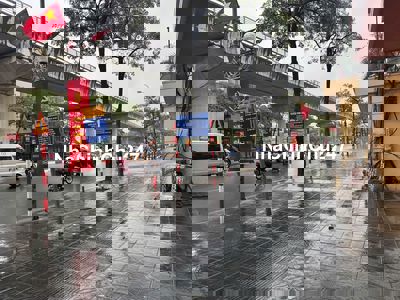 Cần bán gấp, chính chủ giảm giá sâu siêu phẩm nhà mặt đường