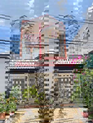 Bán nhà mặt tiền 10m sân đậu xe hơi vi vu