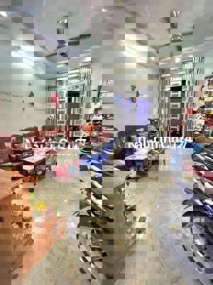 4 tầng đúc ngang 6 * 14m, hơn 8 tỷ, gần bên Chợ Cư Xá Ngân Hàng, Q7