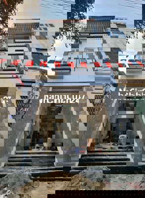 Chính chủ cần bán nhà vị trí đẹp phố Hoàng Liên,quận trung tâm 38,4m