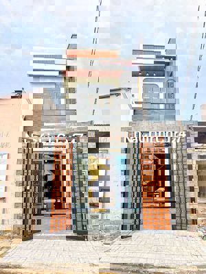 SÂN XE HƠI + NHÀ 1 TRỆT 1 LẦU + THIẾT KẾ HIỆN ĐẠI+ 3PN NGAY TRUNG TÂM