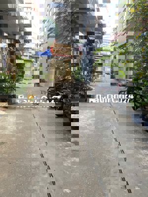 🆘🏠💎 Nhà Lạc Long Quân hẻm xe tải, đầy đủ nội thất vào ở ngay, hẻm thôn