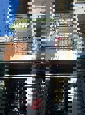 Nhà MT Thân Nhân Trung DT 240m2, 3 PN, PK, bếp, 4 WC, gara xe hơi