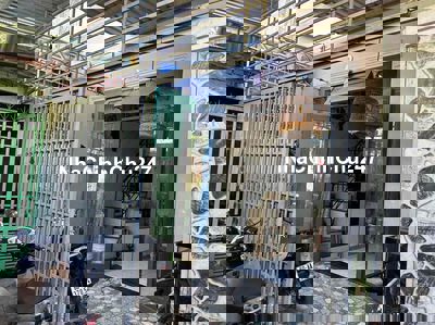 Chủ ngộp bán nhà 1 trệt 1 gác gần chợ Tân Vạn,54m2,2PN,thổ cư 100%,SHR