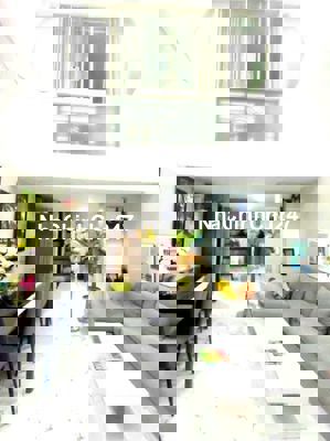 Gấp định cư! Bán gấp siêu phẩm nhà 4 tầng Full nội thất - Giáp Q.1