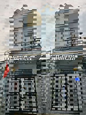 Nhà mặt tiền, 4 phòng ngủ, hẻm xe tải tránh