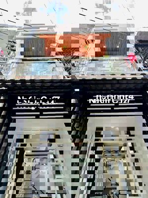 NHÀ KHU YÊN TĨNH. CÁCH HẺM XE HƠI 20M.HẺM THÔNG.